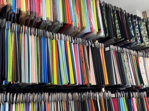 &ldquo;科技、時尚、綠色、高端&rdquo; 鴻岳紡織步入校服、沖鋒衣面料的良性發展軌道