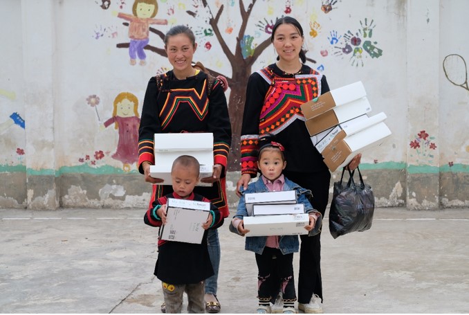 益路攜手 守護(hù)未來(lái) 蘭精纖維向愛(ài)慕公益基金會(huì)捐贈(zèng)愛(ài)心物品