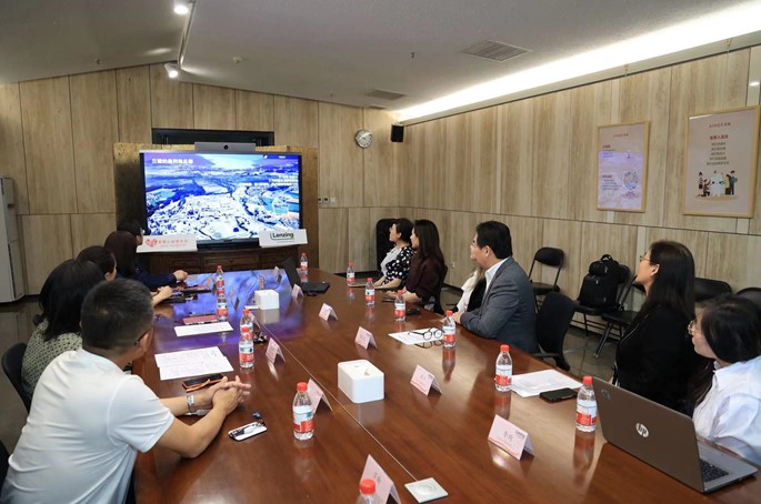 益路攜手 守護(hù)未來(lái) 蘭精纖維向愛(ài)慕公益基金會(huì)捐贈(zèng)愛(ài)心物品