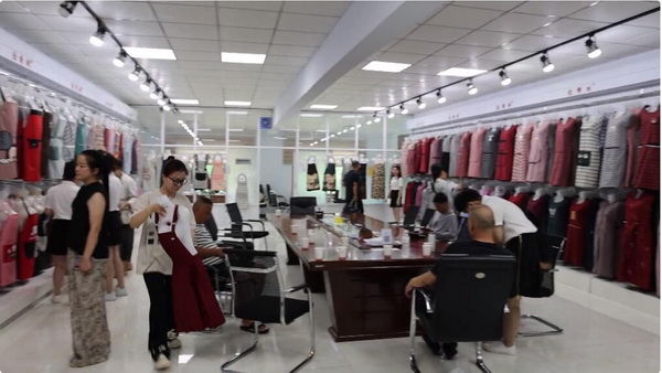 小小圍裙，錦繡乾坤  晉州圍裙&ldquo;領頭雁&rdquo;佳綺利服飾， 拉動鄉村振興&ldquo;大引擎&rdquo;