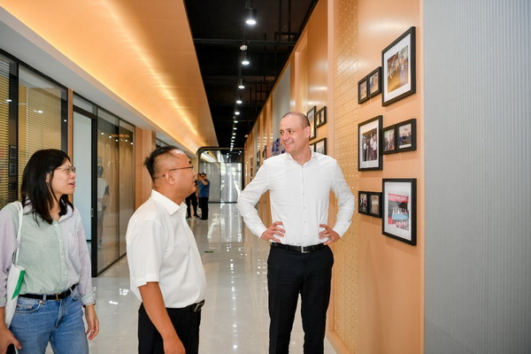 循道追光，致遠(yuǎn)未來&mdash;&mdash;蘭精授牌華源紗線生產(chǎn)全球標(biāo)桿工廠共赴璀璨新征程