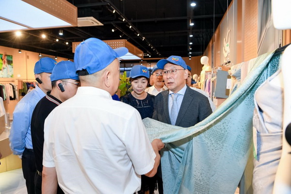 循道追光，致遠(yuǎn)未來&mdash;&mdash;蘭精授牌華源紗線生產(chǎn)全球標(biāo)桿工廠共赴璀璨新征程
