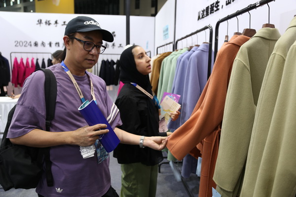 輕奢時尚 舒適休閑-- 昭奈華裕首推戶外運動型雙面手工大衣系列,拓寬內銷渠道