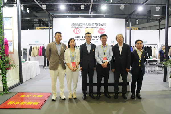 輕奢時尚 舒適休閑-- 昭奈華裕首推戶外運動型雙面手工大衣系列,拓寬內銷渠道