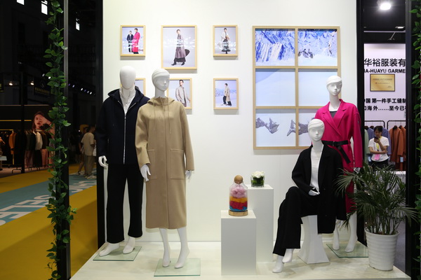 輕奢時尚 舒適休閑-- 昭奈華裕首推戶外運動型雙面手工大衣系列,拓寬內銷渠道