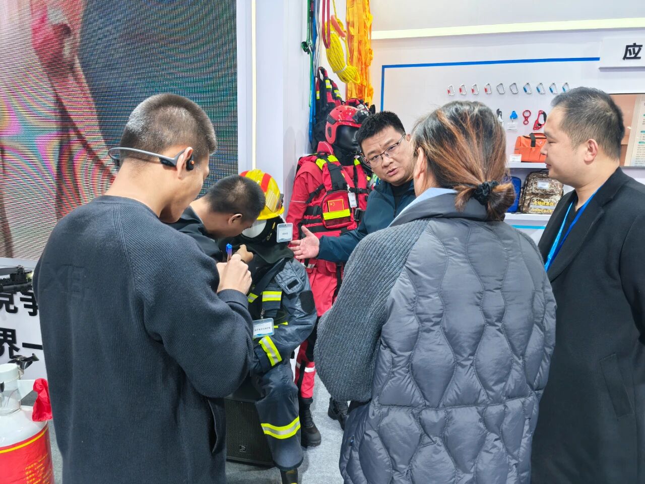 際華3502公司功能防護(hù)產(chǎn)品精彩亮相2025京津冀安全應(yīng)急博覽會