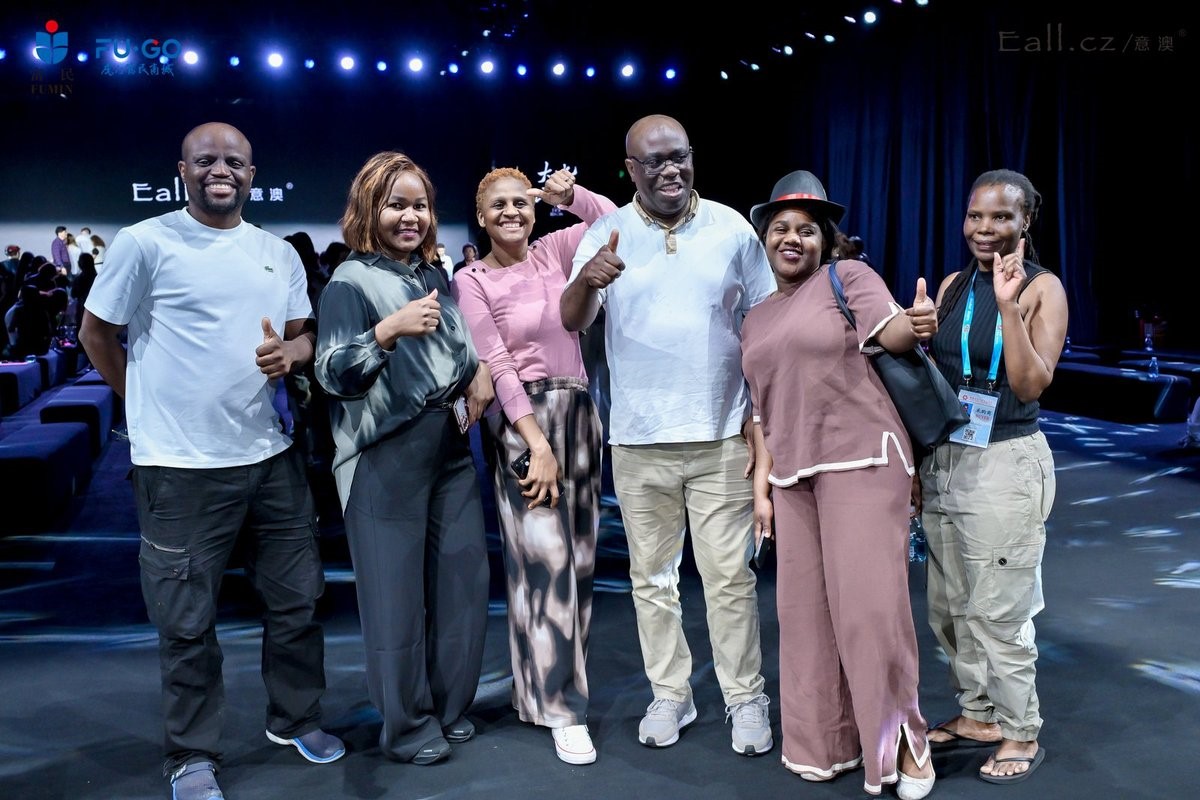 秀展同步即看即訂！虎門服裝品牌2026秋冬發(fā)布訂貨會啟幕